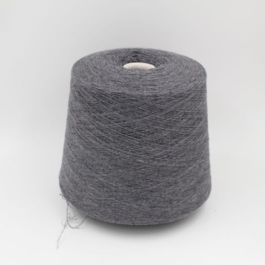 Filato da macchina 2/30 70% merino extrafine 30% cashmere colore grigio medio rocca 540 gr